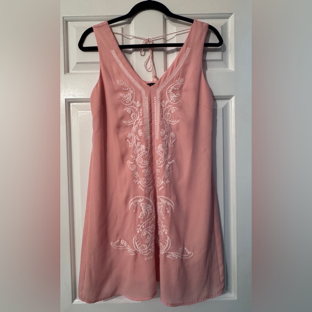 As U Wish Embroidery Pink/White Dress Size Small